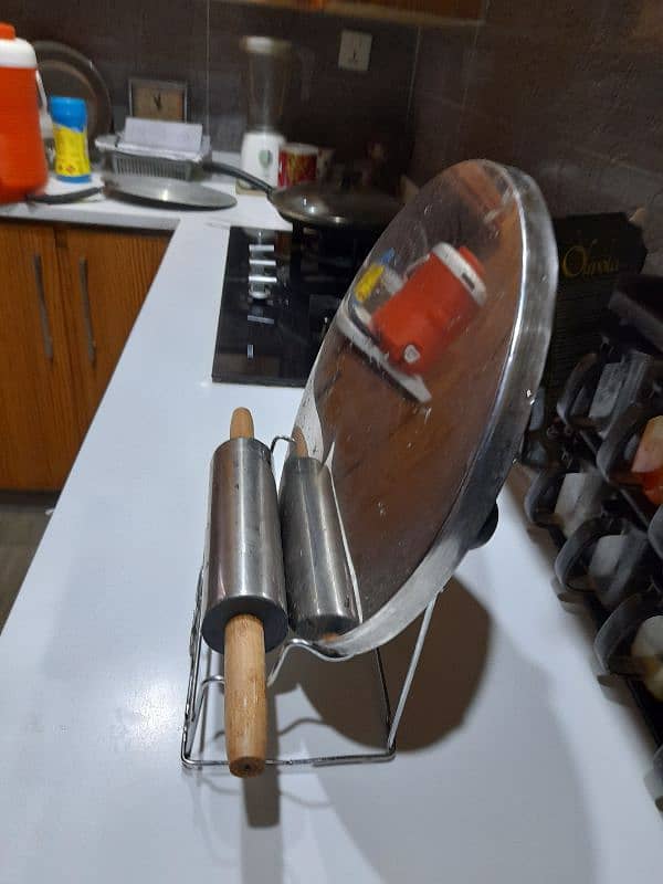 Roller pin with stand 0