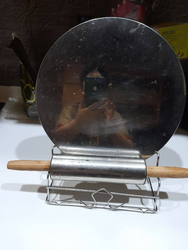 Roller pin with stand 1