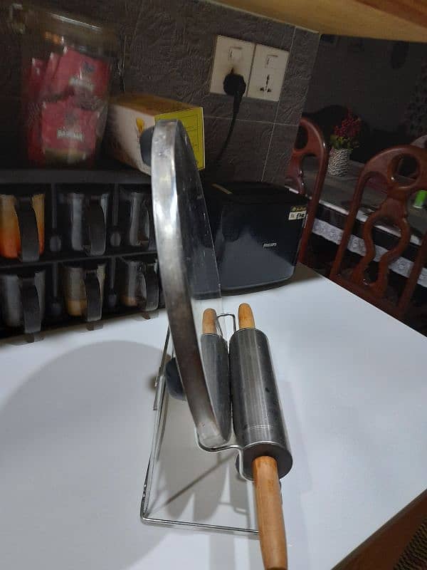 Roller pin with stand 4