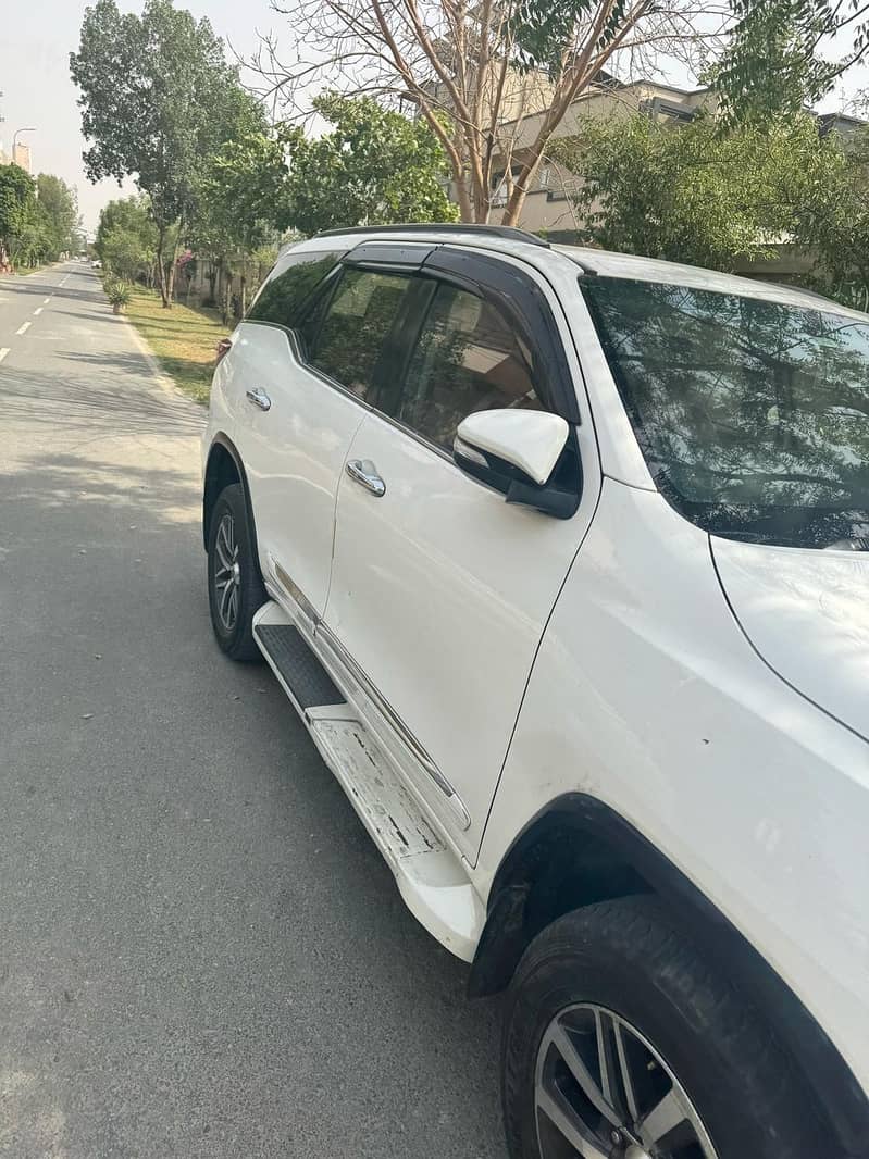 Toyota Fortuner 2.7 VVTi 2017 Model 2
