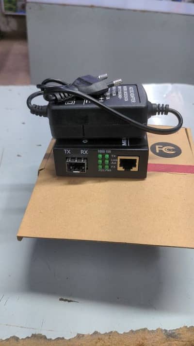 10/100/1000Mbps Media Converter with Dual RJ45 Ports + 1 SFP Slot