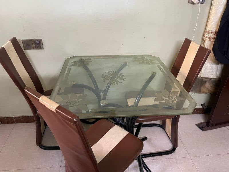 Dining table with 3 chairs 0
