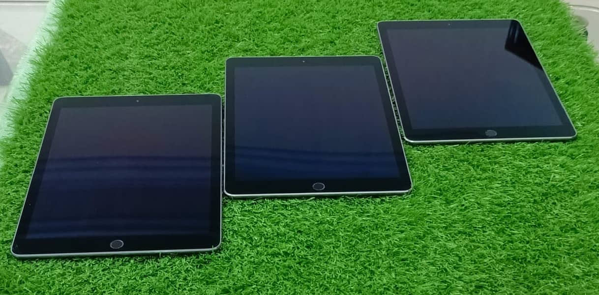 All Ipad / Ipad / Air 2 /16GB, 32GB10/10 with origianal charger 7