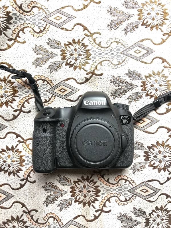 canon 6d with box and accessories 0