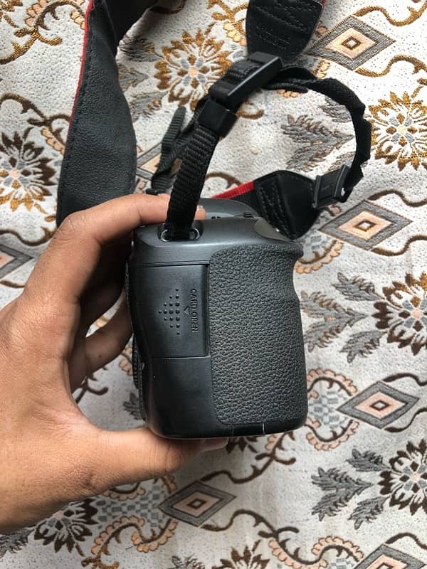 canon 6d with box and accessories 4