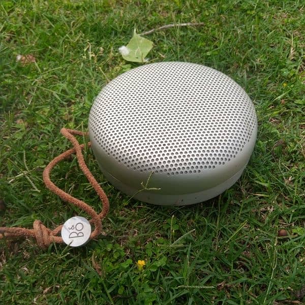 Bang & Olufsen Beoplay A1 Portable Bluetooth Speaker with Microphone 0