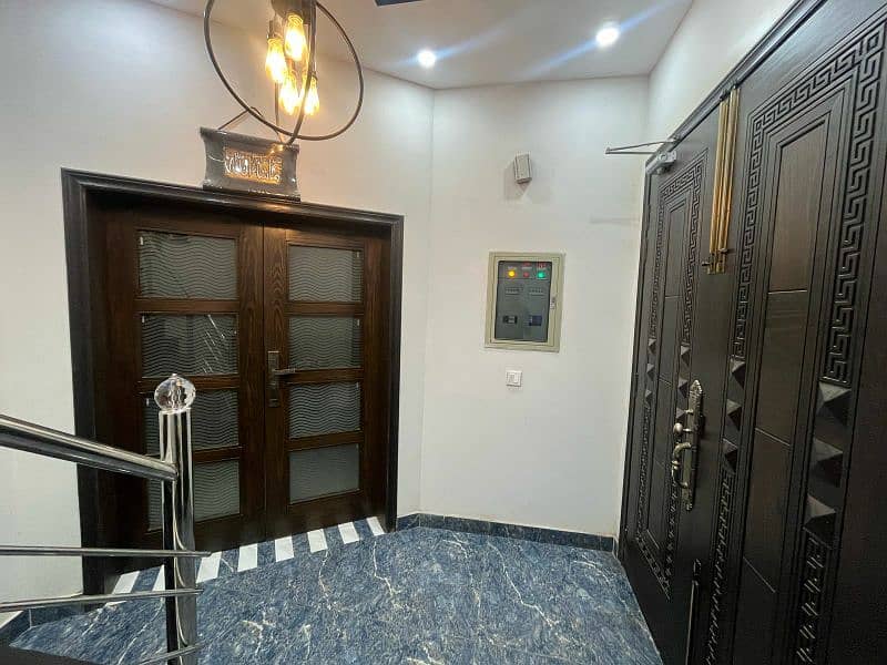 10 Marla with Excess Land Modren House For Sale on Prime Location 7