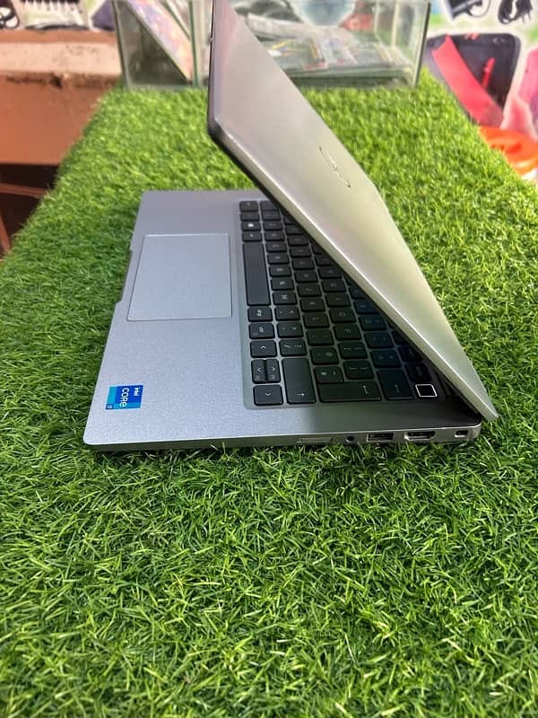 Dell Latitude 5320 core i7 11th Gen 16gb ram 256gb NVMe 13.3 display 4