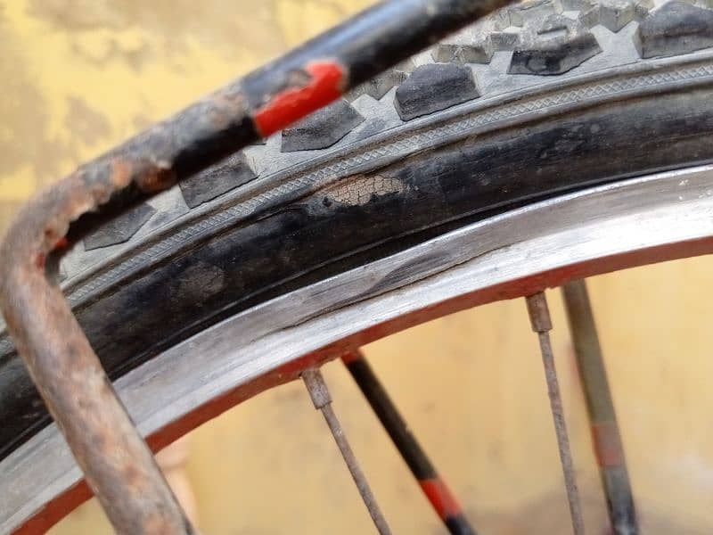 front wheel aur back Rim thori damage h 4