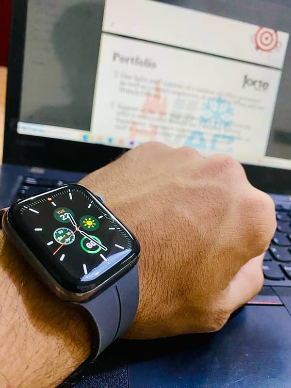 Apple Watch Series 4 (44mm) Cellular + GPS with Box Accessories 0