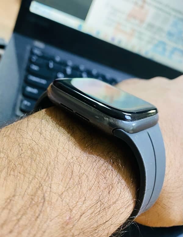 Apple Watch Series 4 (44mm) Cellular + GPS with Box Accessories 3