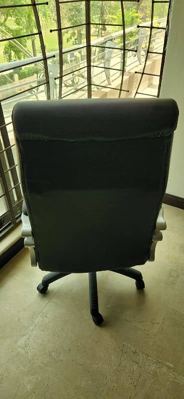 Rolling Office Chairs for Sale – Like New Condition 1