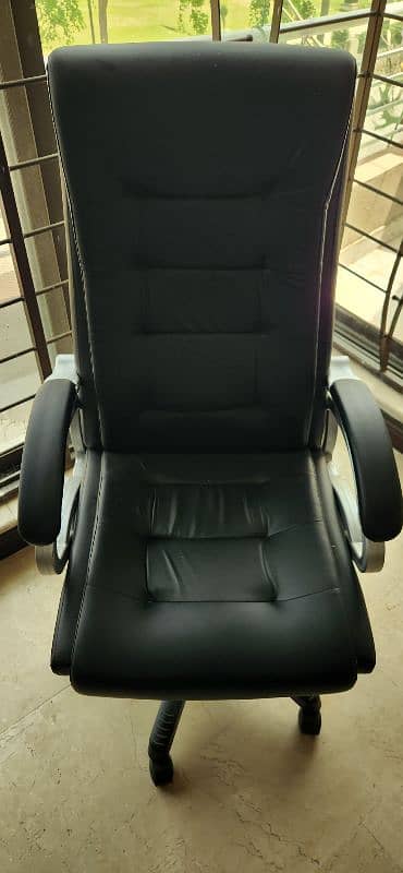 Rolling Office Chairs for Sale – Like New Condition 2