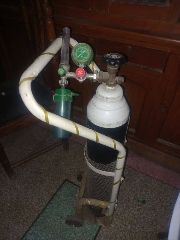Oxcygen Cylinder and Concentrator 1