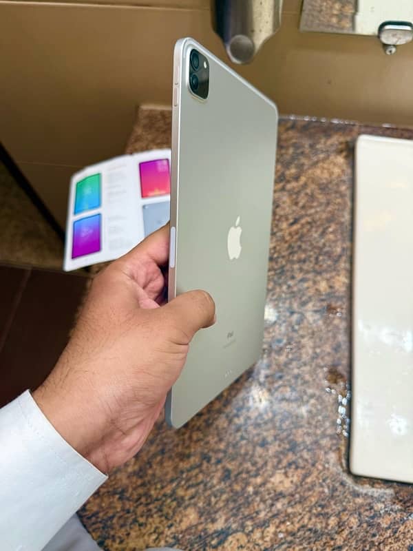 Apple iPad Pro M1 2021/2022 M1 Chip Silver Colour! 1