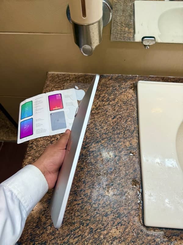 Apple iPad Pro M1 2021/2022 M1 Chip Silver Colour! 3