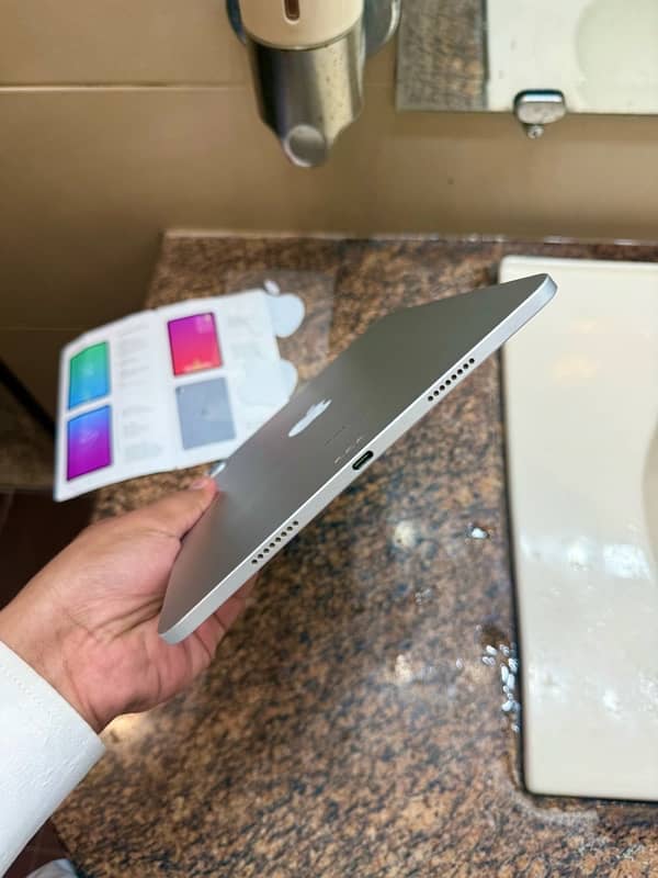 Apple iPad Pro M1 2021/2022 M1 Chip Silver Colour! 4