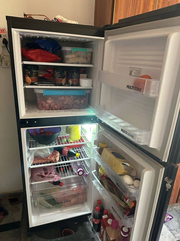 Pel Ki Fridge Ha 7 8 month used bilkul new ha height 4.8 feet hain 0