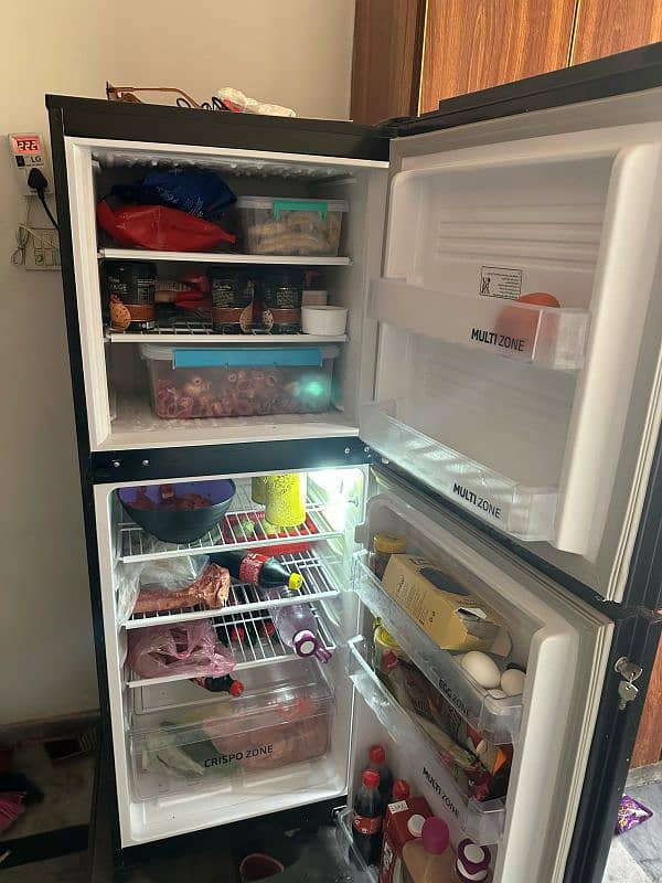 Pel Ki Fridge Ha 7 8 month used bilkul new ha height 4.8 feet hain 1