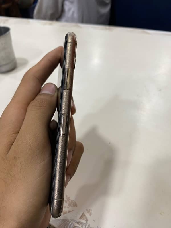 i phone 11 pro golden 256gb 03268750885 1