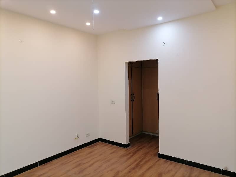 10 Marla House For Rent In Askari 11 - Sector A Lahore 4