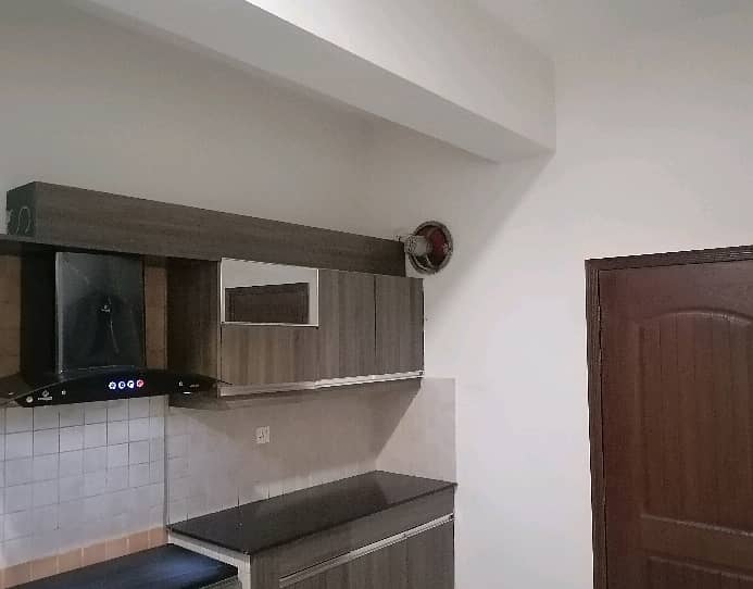 10 Marla Flat For Rent In Askari 11 - Sector B 6