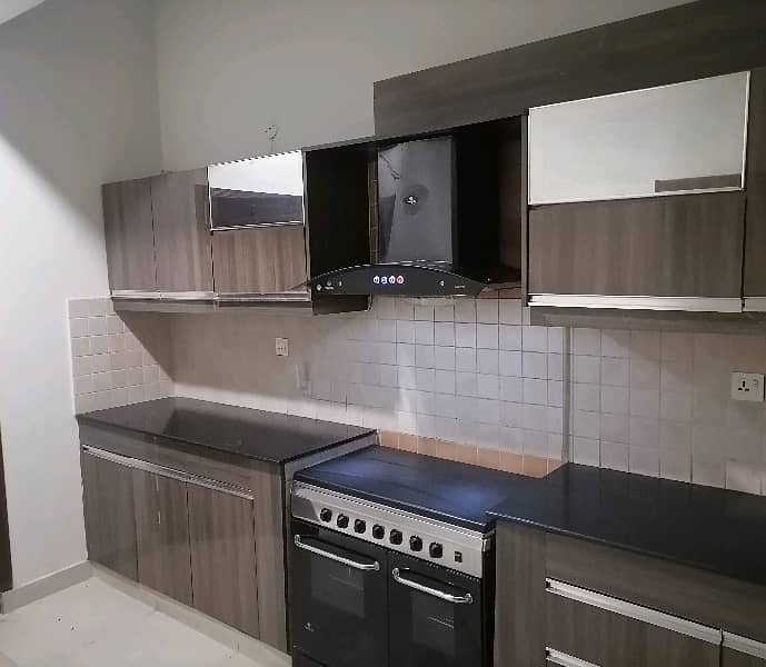 10 Marla Flat For Rent In Askari 11 - Sector B 7