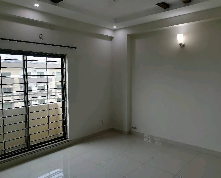 10 Marla Flat For Rent In Askari 11 - Sector B 9