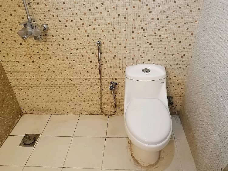 10 Marla Flat For Rent In Askari 11 - Sector B 6