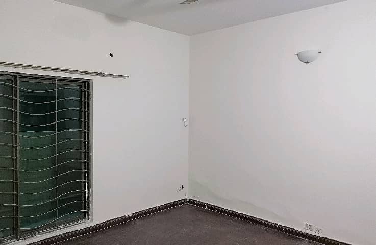 In Askari 11 - Sector A House For Rent Sized 12 Marla 1