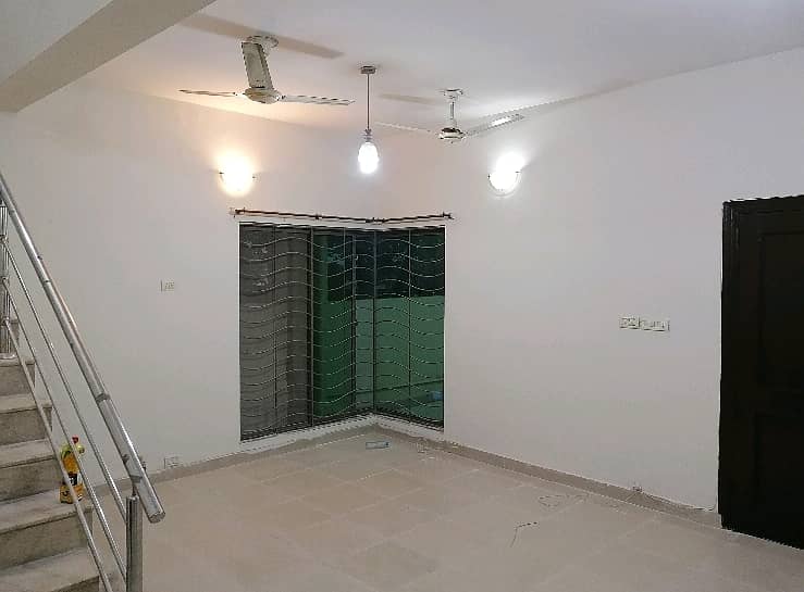 In Askari 11 - Sector A House For Rent Sized 12 Marla 3