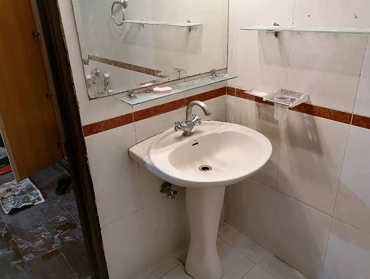 In Askari 11 - Sector A House For Rent Sized 12 Marla 4