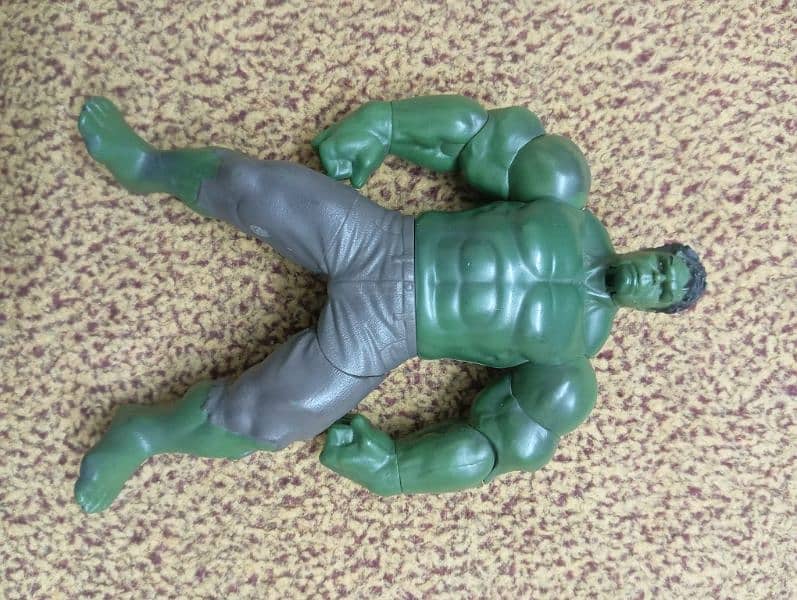 Hulk action figure 4