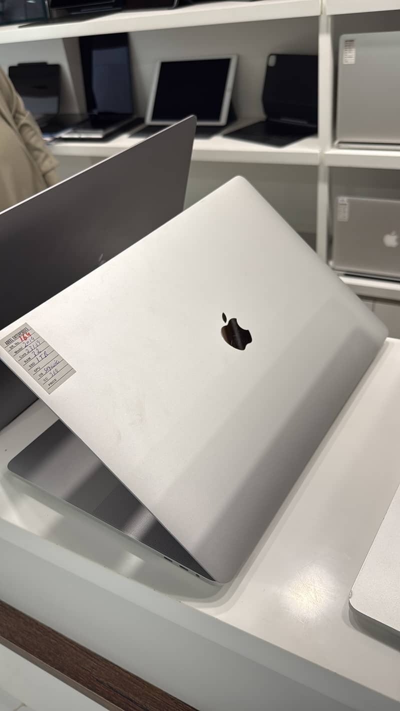 Hot Offer MacBook Pro 16" Core i9 Ram 16 32 SSD 1TB Excellent Conditio 1