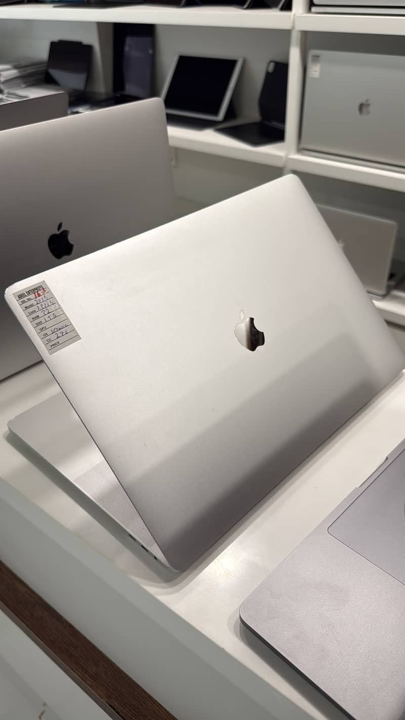 Hot Offer MacBook Pro 16" Core i9 Ram 16 32 SSD 1TB Excellent Conditio 3