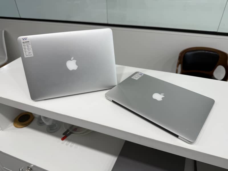 MacBook Pro 2015 13.3" Core i5 Ram 8 GB SSD 512 Excellent Condition 0