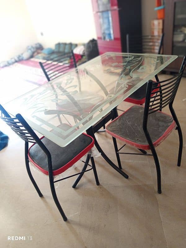 Selling Dining table 10/10 4