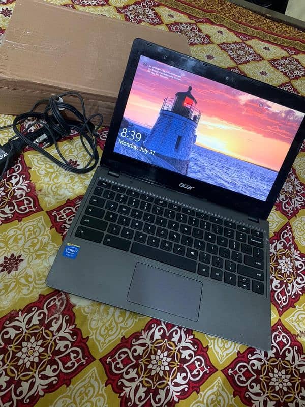 Acer C 740 Window 10 2gb 128 M2 ssd 5