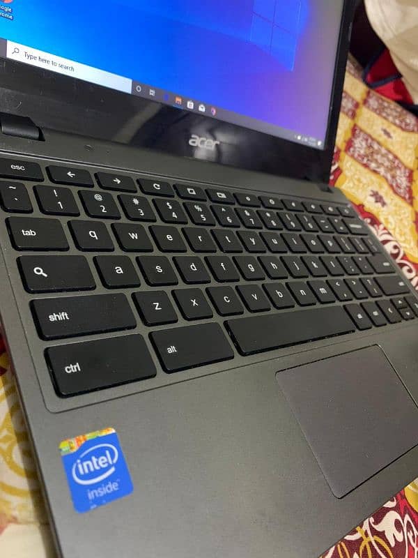 Acer C 740 Window 10 2gb 128 M2 ssd 8