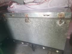 5 Ft Peti in excellent condition