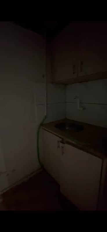 A Office Of 600 Square Feet In Karachi 3