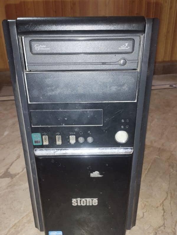 core i5 second generation. 2gb graphic card. 8gb ram. with screen. GTA5 0