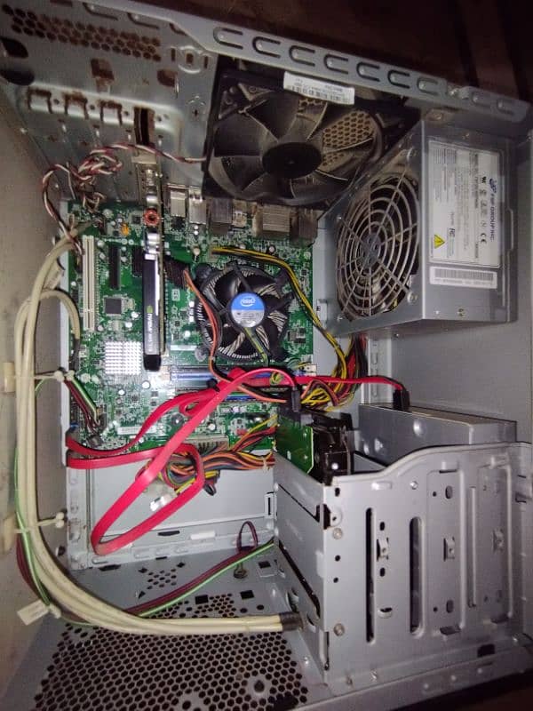 core i5 second generation. 2gb graphic card. 8gb ram. with screen. GTA5 3