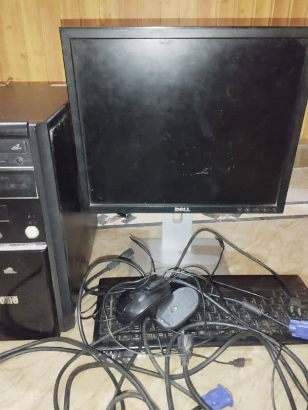 core i5 second generation. 2gb graphic card. 8gb ram. with screen. GTA5 6