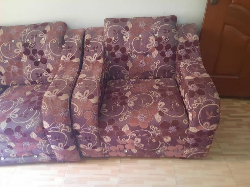 6 seaters sofa goog condtion like very good condtion 1