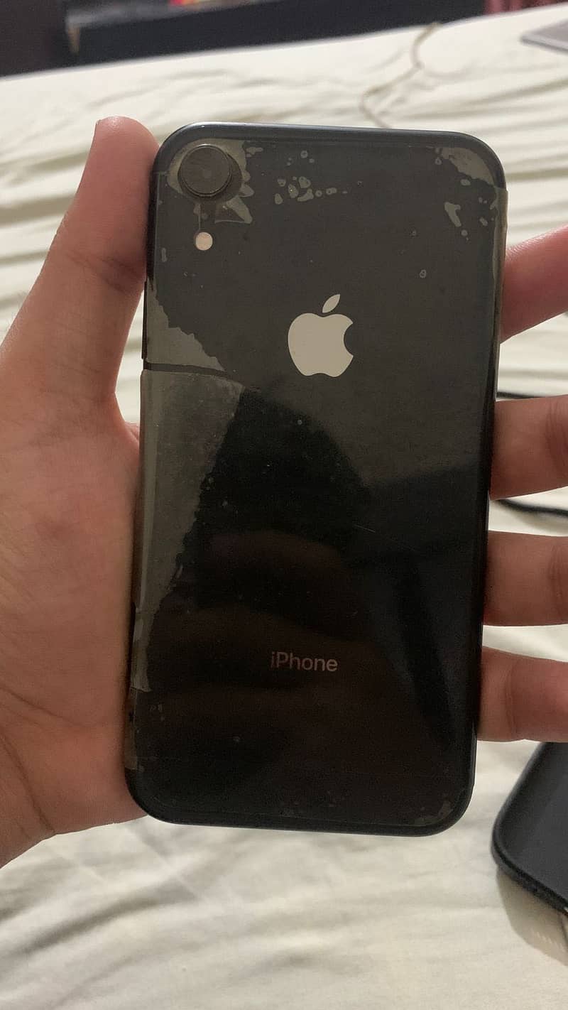 Iphone XR 128gb (minor white spots) 1