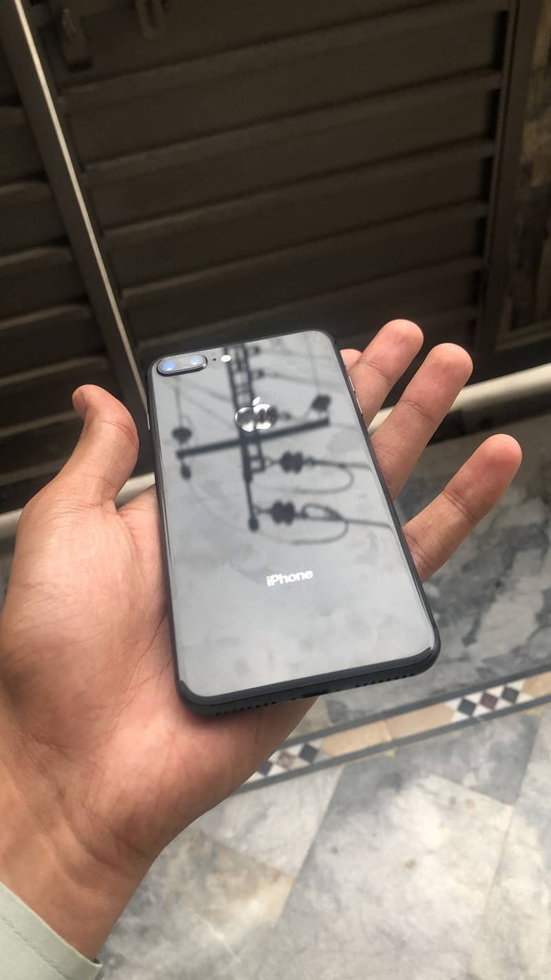 iPhone 8 Plus 2