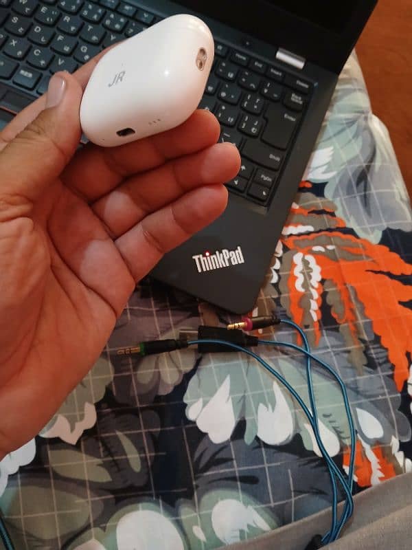 Iam Selling Apple ear buds C Pot 0