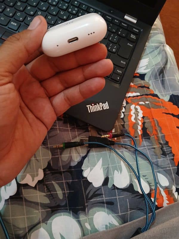 Iam Selling Apple ear buds C Pot 1