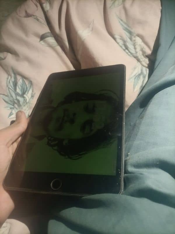 ipad mini 5 prefect condition. . 1